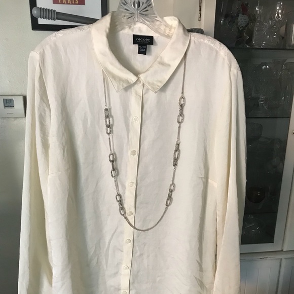 Nicole by Nicole Miller Tops - 🔴3 items for $15.00